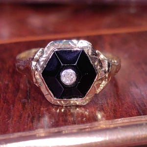 Bague diamant art déco onyx des années 1920 : bague géométrique en or jaune 14 carats