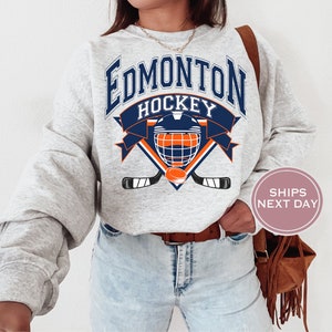 LegacyVintage99 Vintage Edmonton Oilers Crewneck Sweatshirt Softwear Size Medium M NHL Hockey Edmonton Canada Toronto Vancouver 1990s 90s Pull Over