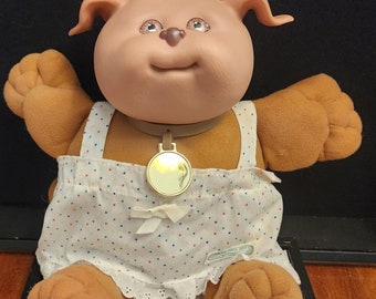 millésime : 1983 Cabbage Patch Kids Koosas Chien de compagnie avec robe à pois