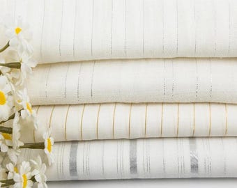 Metalliskt guld- och silverrandigt bomullsvoiletyg: Lättviktigt sömnadsmaterial