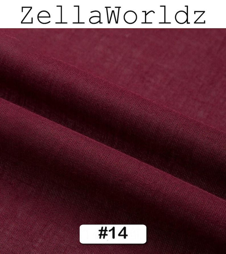 Peut inclure: Gros plan sur un tissu bordeaux fonc&eacute; avec une texture et des plis visibles. Le texte "ZellaWorldz" est en haut et un rectangle blanc avec le num&eacute;ro "#14" est en bas. Le tissu semble &ecirc;tre un textile.