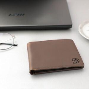 Nombre Logotipo Cartera plegable clásica de cuero genuino personalizada • Cartera con protección de bloqueo RFID • Cartera de cuero con nombre o logotipo grabado