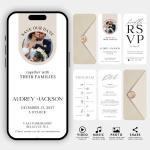 Puede incluir: Un smartphone muestra un diseño de invitación de boda. El diseño incluye una foto de una pareja, detalles del evento e información de RSVP. Tarjetas adicionales muestran detalles del programa y diseños de sobres.