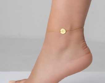 Round Tag Engraved Gold Letter Anklet • 14K Gold Custom Initial Disc • Friends Initial on Personalized Coin • Besties Birthday Gift