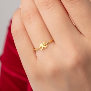 Anillo con inicial de nombre personalizado • Anillo con inicial delicada de oro macizo de 14 quilates • Regalo de cumpleaños personalizado para amigos