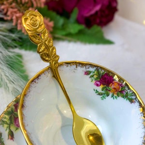 Cucharillas de té con forma de rosa en colores dorados o plateados, vendidas individualmente y en juegos de 4, disponibles al por mayor, vintage, hechas en Japón.