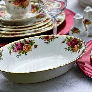 Vintage Royal Albert Old Country Roses Oval Vegetable Dish/Bowl 1962 Original Back stamp, english Bone China dinnerware