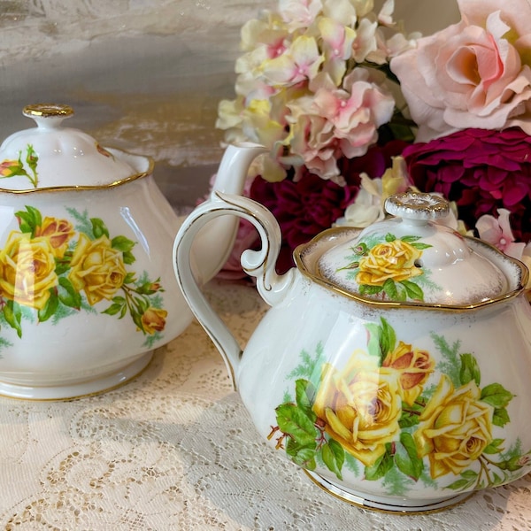 Vintage Royal Albert Tea Rose large 6 cup and medium 4 cup teapots, Royal Albert collector, English bone china, gift, wedding, birthday, mom