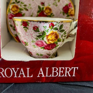 In original box Vintage Royal Albert Old Country Roses Soft Pink Lace Teacup and saucer, Chintz Collection, unused and mint condition