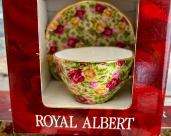 Royal Albert Old Country Roses tea pot chintz 22k gold trim made 