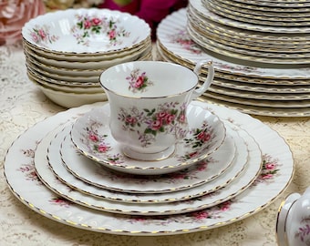 Vintage Royal Albert Lavender Rose 5 Piece Place Setting and 20