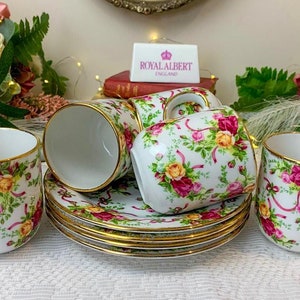 Dessert / lunch for 4, Royal Albert Ruby Celebration 8" plates and Mugs, 8 piece set, Old country roses, 2 sets available