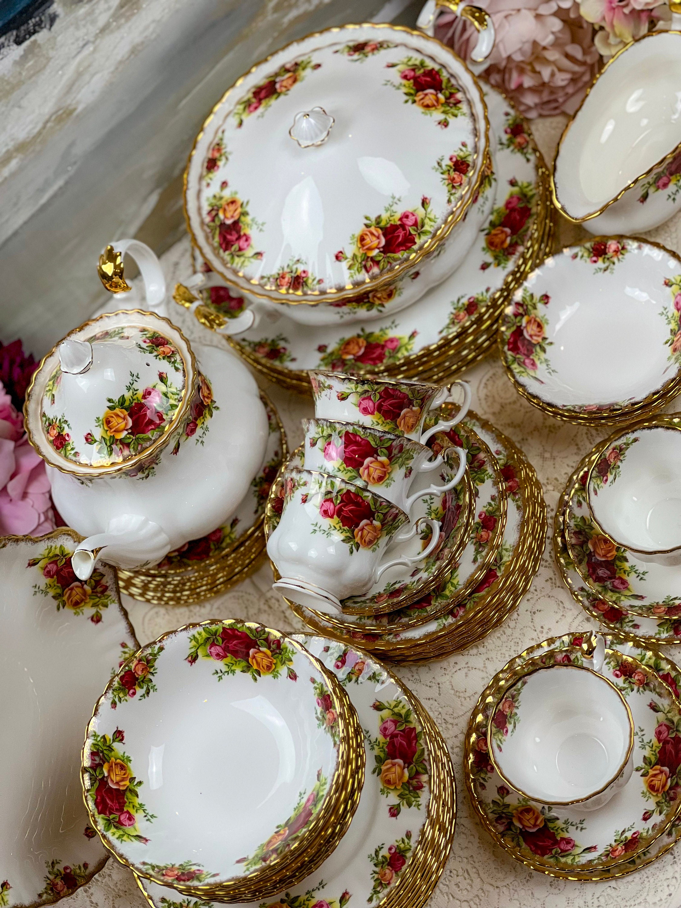 91 Piece Vintage Royal Albert Old Country Roses Dinner Service for