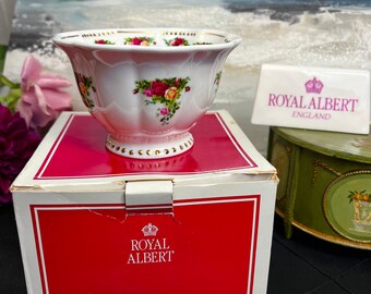 Vintage Royal Albert Old Country Roses Golden Pearl AP bowl with original box,  5" All Purpose Bowl