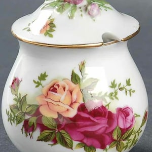 Vintage MINT CONDITION Royal Albert Old Country Roses Jam Pot with lid & matching spoon