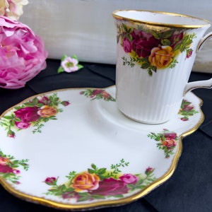 RARE Vintage Royal Albert Old Country Roses Snack Set with 12 oz Bristol Beaker Mug, Tennis sets, dessert plate, English Bone China, gift