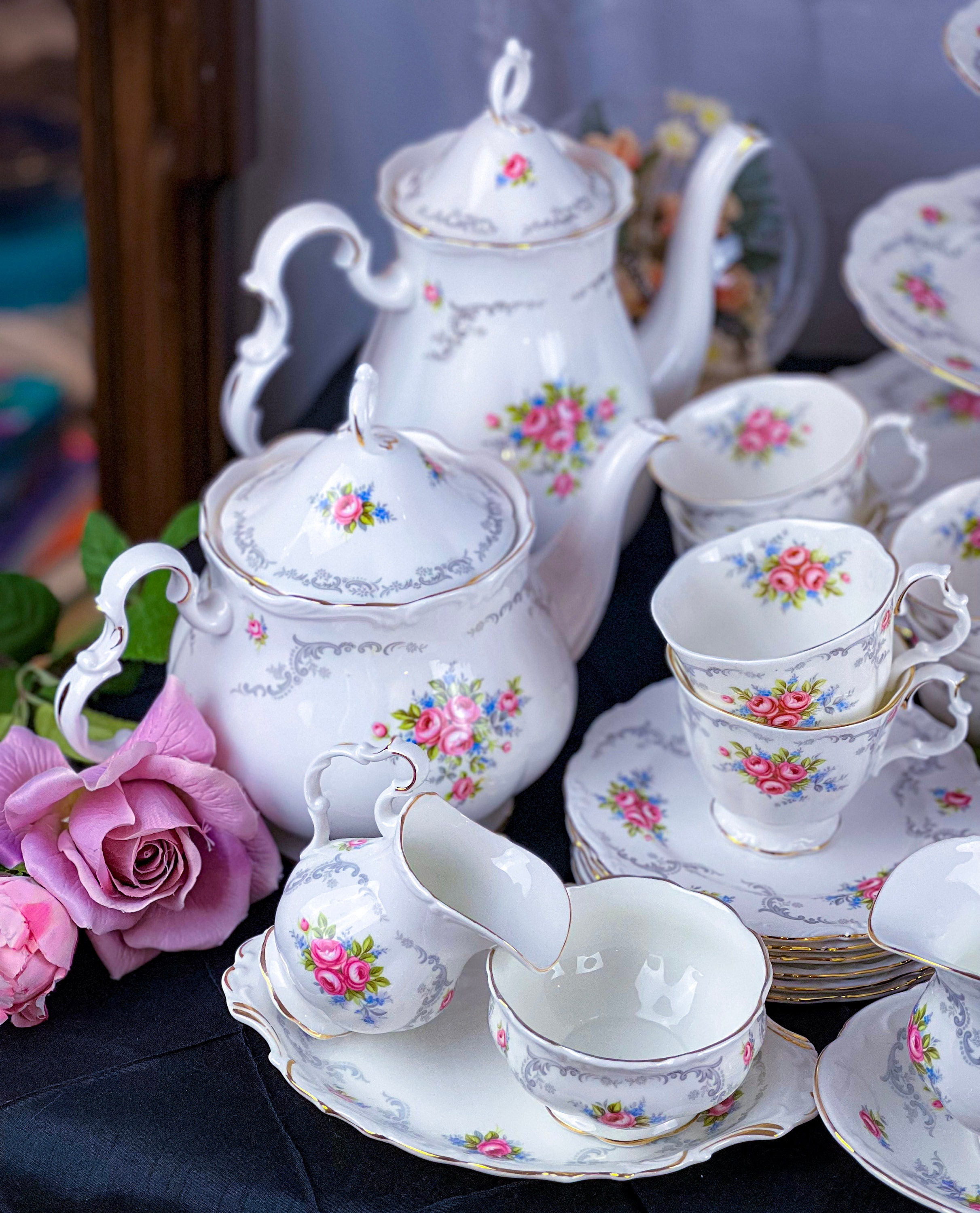 Dinner for 8 Vintage Royal Albert Tranquility 80 Piece Full Dinner