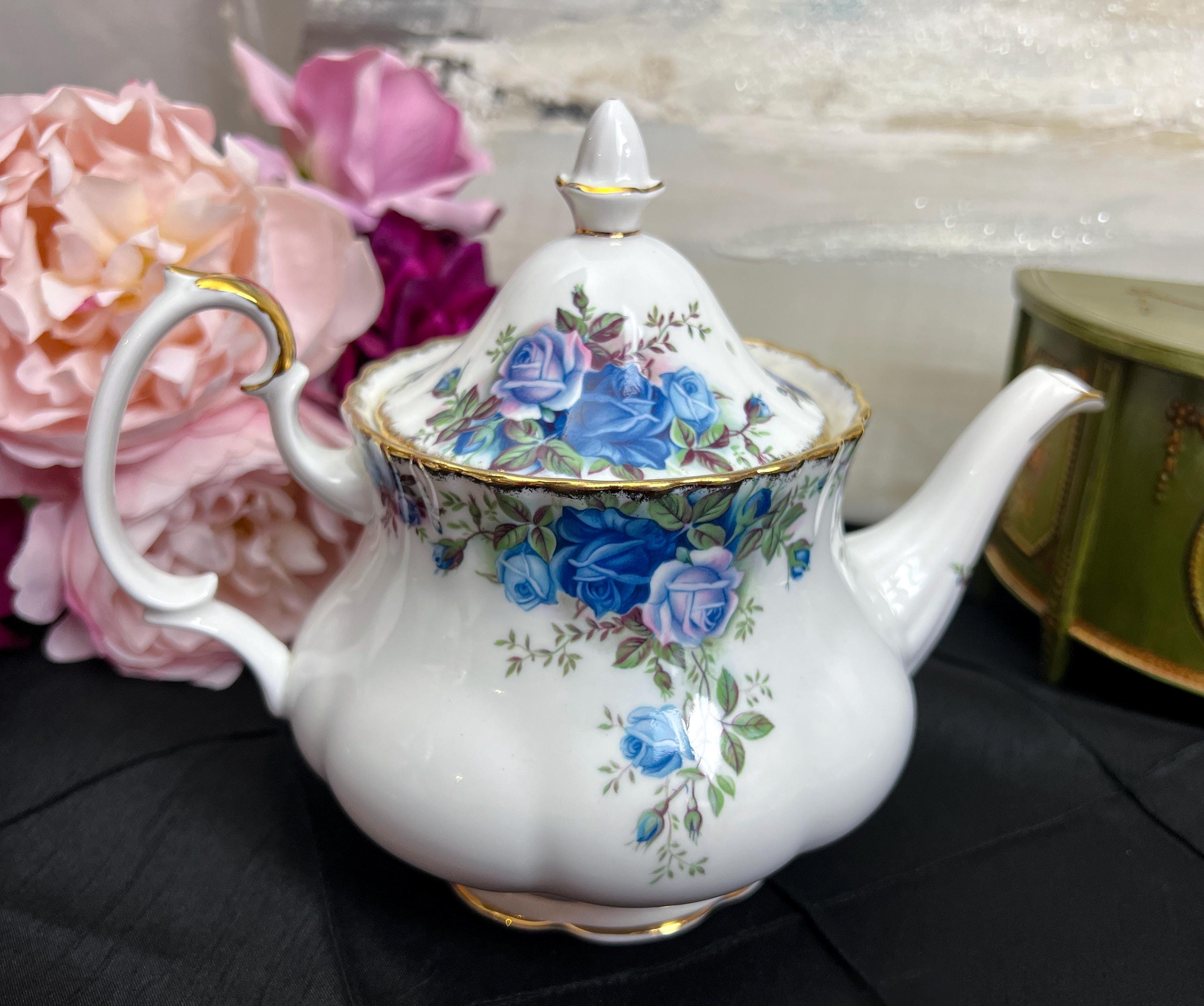 62 Piece Moonlight Rose Dinner for 8 People, Vintage Royal Albert