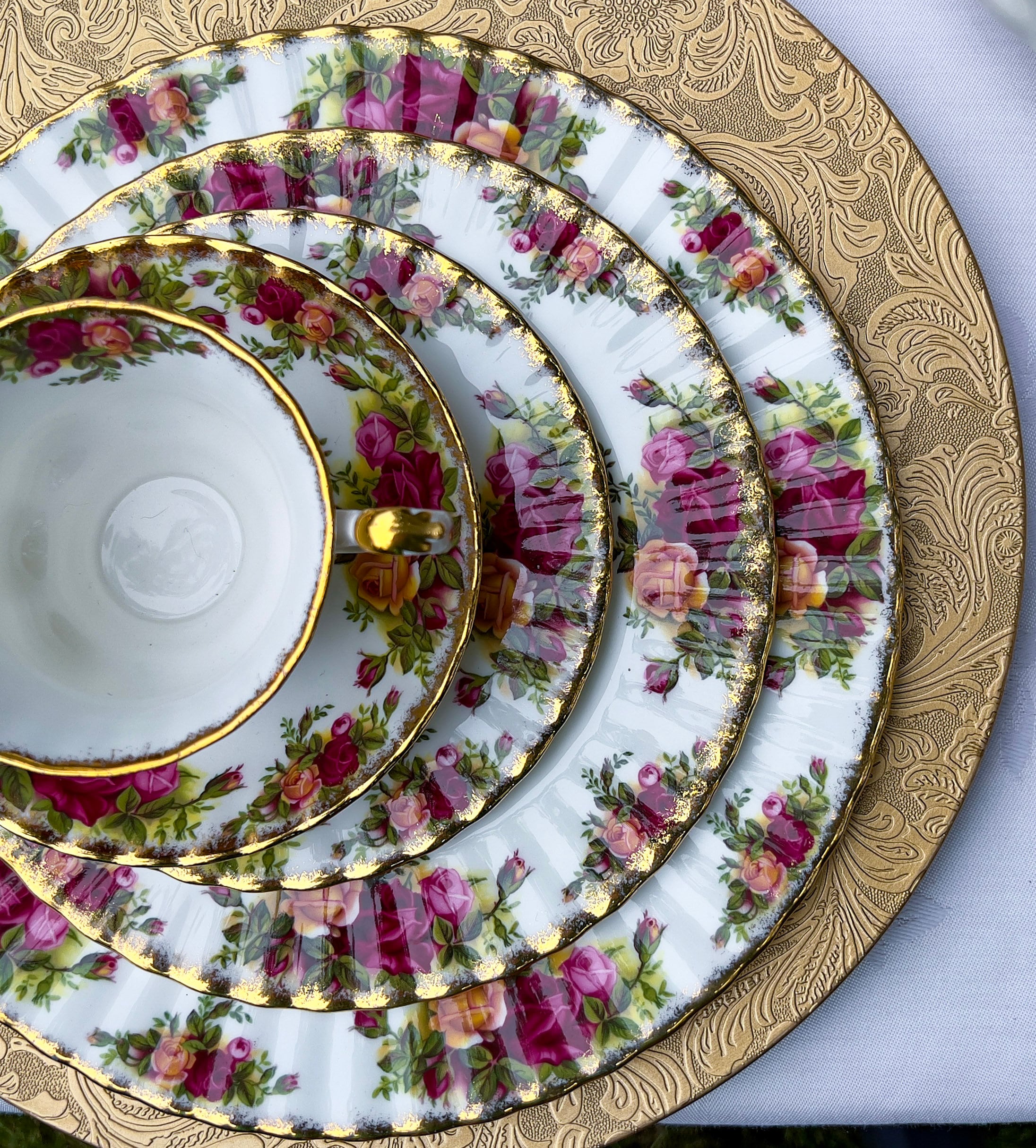 Vintage 1962 Old Country Roses 20 Piece Dinnerware Set for 4