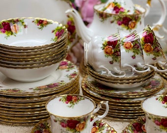 129 Pieces FULL Dinner Service for 12 Vintage Royal Albert Old