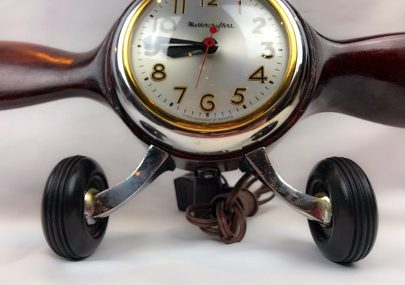 how propeller clock works