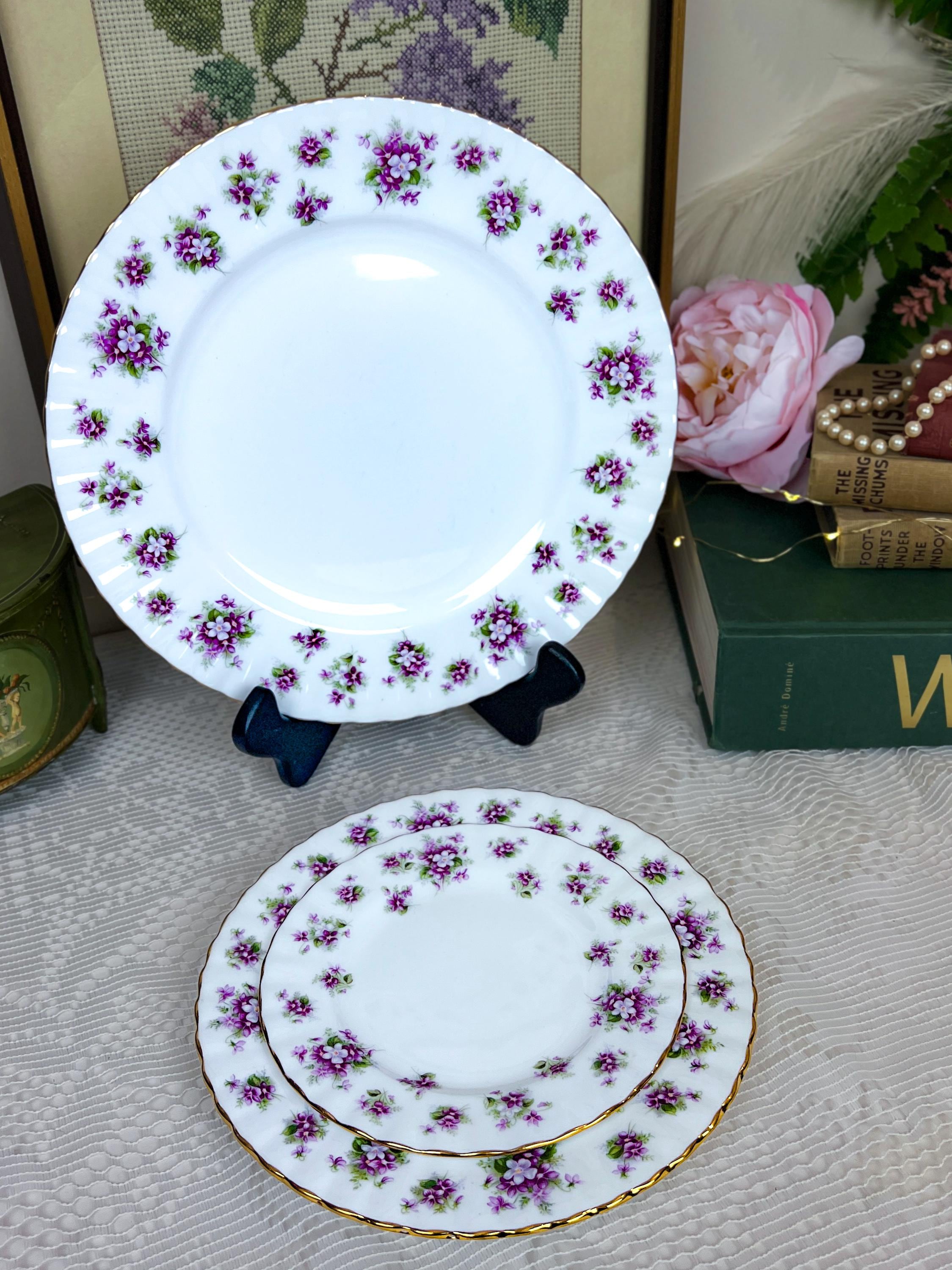 RARE Vintage Royal Albert Sweet Violets 5 Piece Place  Royal Albert Sweet Violet 5 piece place setting. 6 settings available display picture 1