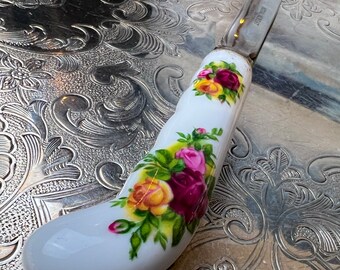 Vintage Royal Albert Old Country Roses Serving Utensil, Cake Knife Vintage Royal Albert Old Country Roses Serving Utensil, Cake Knife