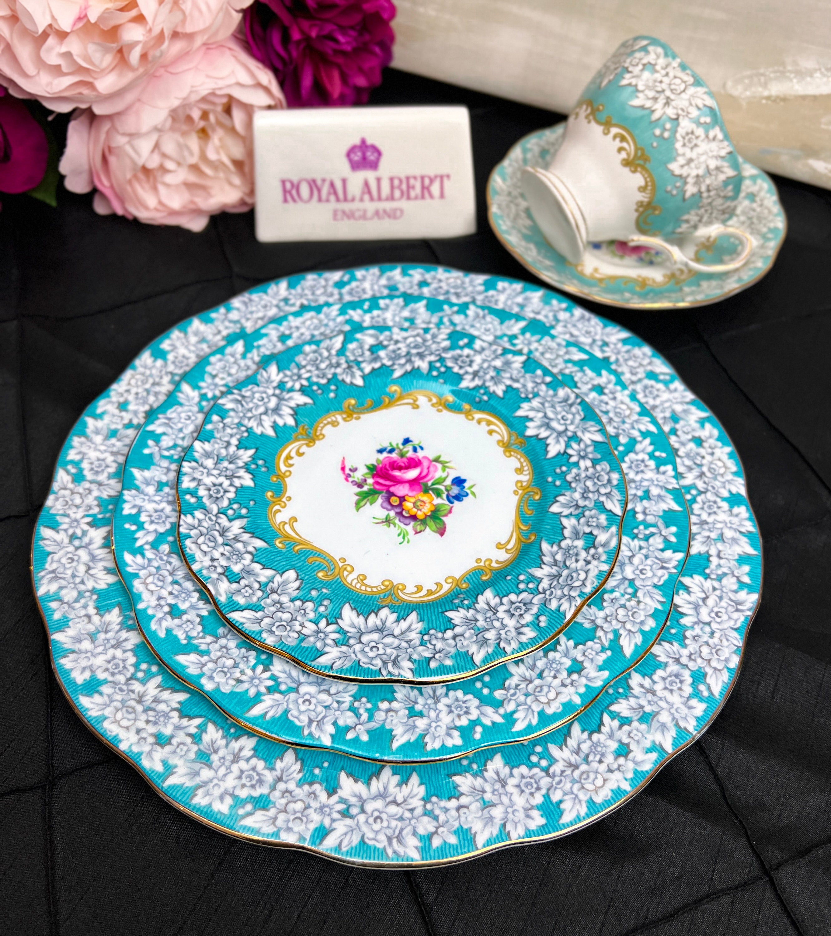 Vintage Royal Albert England Enchantment 5 Piece Dinner Place