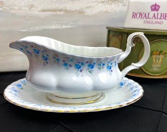 Mint Condition Vintage Royal Albert Memory Lane Gravy Boat and Under Plate, unused English Bone China, tea party, dinner, wedding, gift
