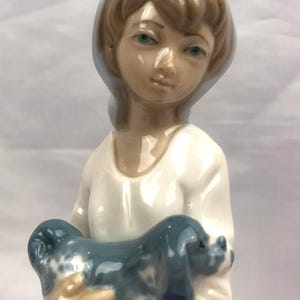 RARE Vintage Cascade Lladro girl holding dog figurine #861, Lladro artist, collectable figure, mint condition, made in spain
