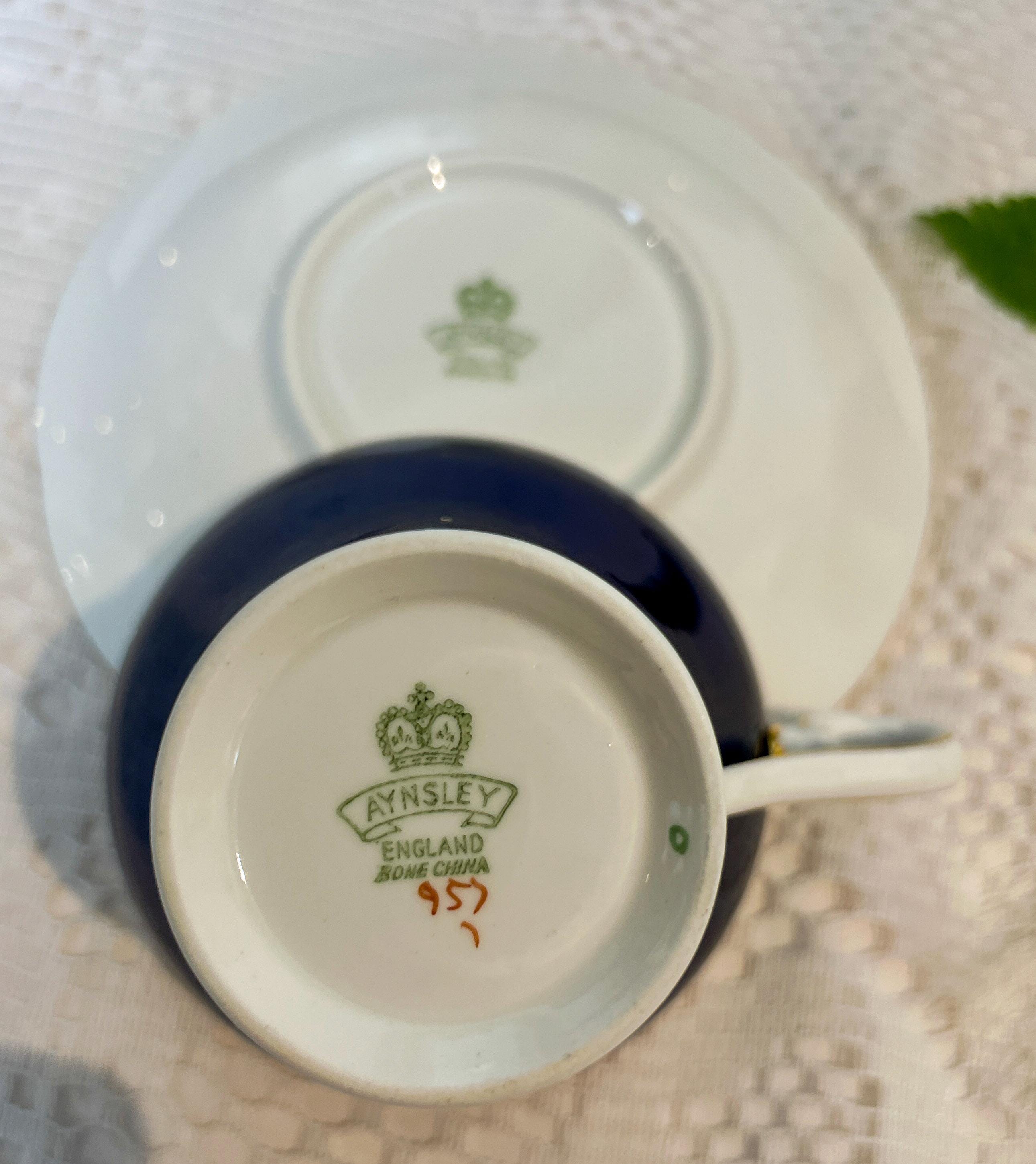 22 【磁器】AYNSLEY Vintage 1930s Aynsley Cobalt Blue Teacup & Saucer: Pink Cabbage