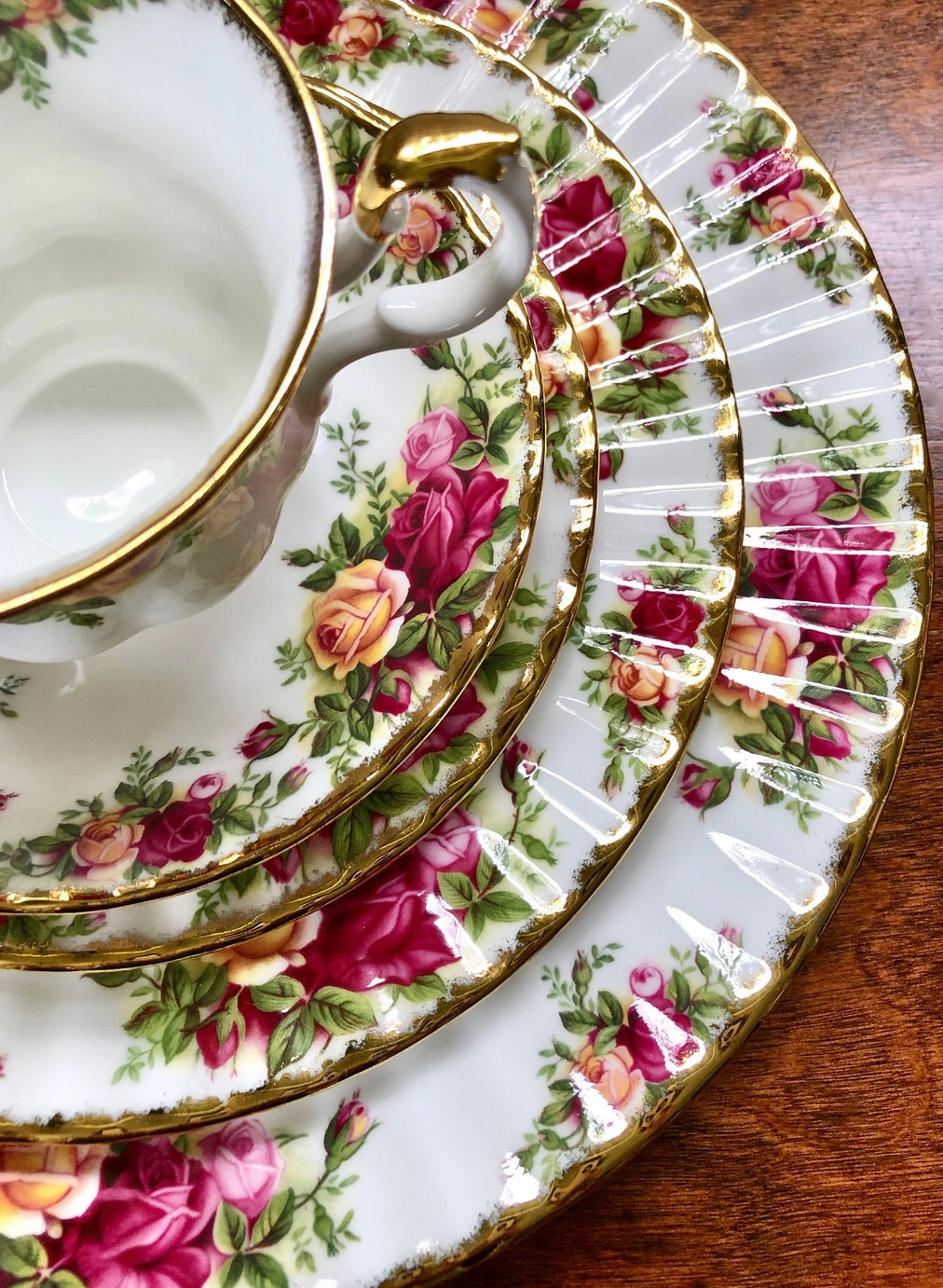 Vintage 1962 Old Country Roses 20 Piece Dinnerware Set for 4