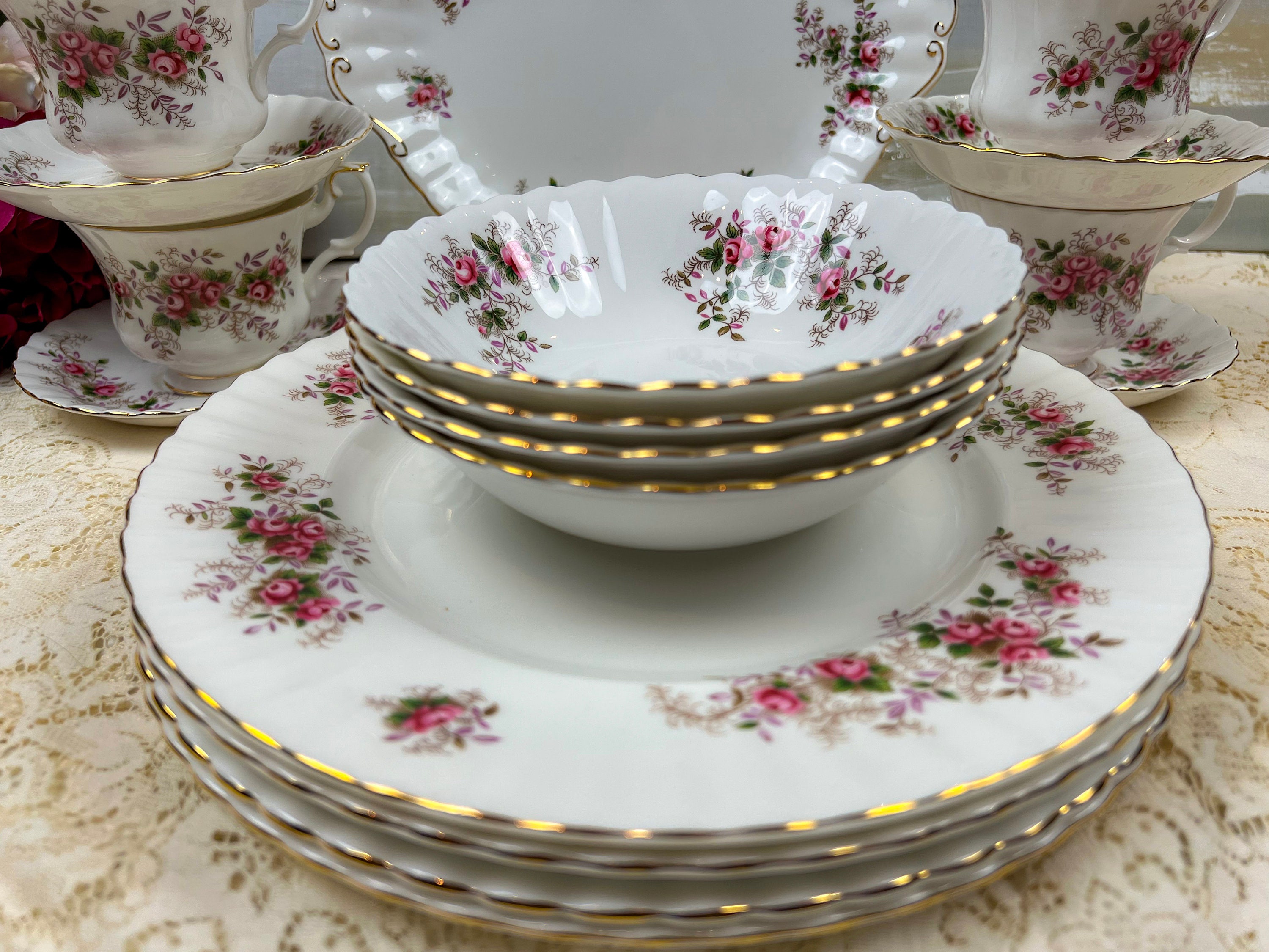Vintage Royal Albert Lavender Rose 5 Piece Place Setting and 20
