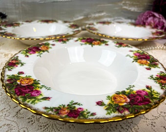 c1962 Old Country Roses 8-Zoll-Schüssel mit Rand in tadellosem Zustand für Pasta / Suppe / Salat / Eintopf, 50 verfügbar, Vintage Royal Albert Bone China