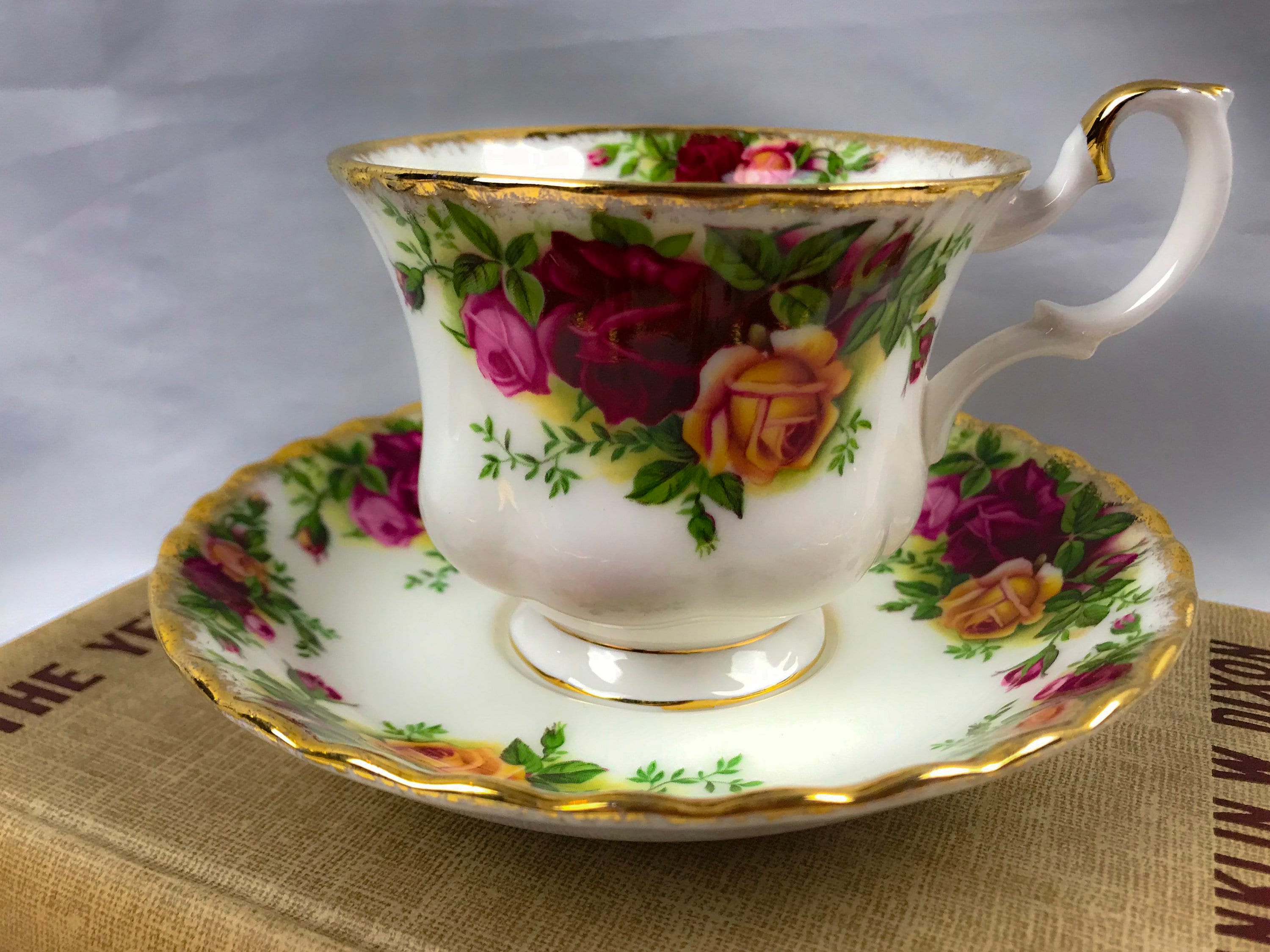 Vintage 1962 Old Country Roses 20 Piece Dinnerware Set for 4