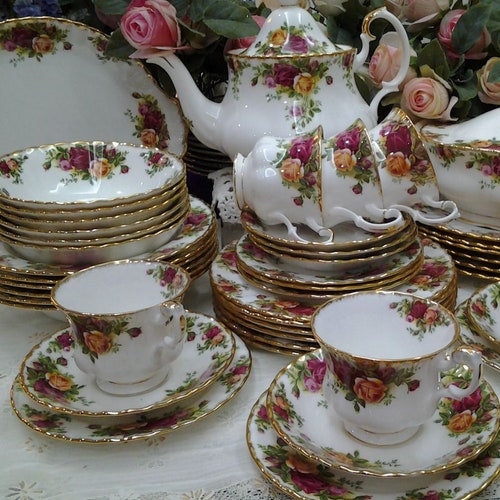 食器   1962 OLD BOUNTRY ROSE Vintage 1962 Original Backstamp Royal Albert Dinner Service