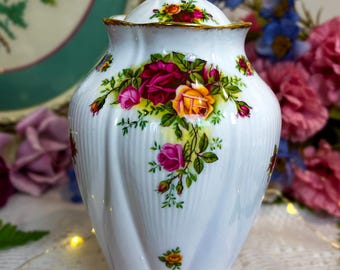 Large 1962 Royal Albert Old Country Roses Chelsea Vase, Urn