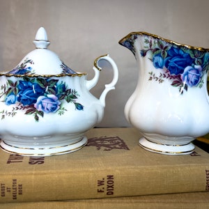 RARO Royal Albert Vintage Moonlight Rose Tampa com alça para açúcar e grande jarro de creme com opção para bandeja Regal, porcelana inglesa