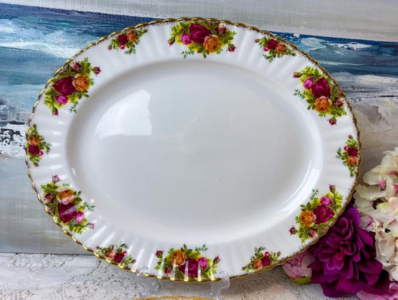 141 Pieces FULL Dinner Service for 12 Vintage Royal Albert Old