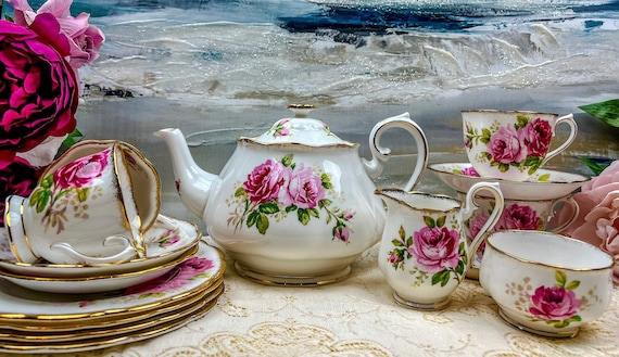 未使用◇ロイヤルアルバート◇ケーキ皿6枚+サンドウィッチプレート◇合計7点 未使用◇ロイヤルアルバート◇ケーキ皿6枚+サンドウィッチプレート