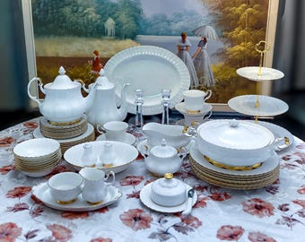 82 piece Royal Albert Val D'Or Bone China Dinnerware Set for 8 + Crystal Candle Holders