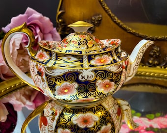 Condición de menta Vintage Royal Crown Derby Tradicional Imari #2451 Tetera con crema y azúcar cubierta, 1a calidad, porcelana de hueso fino inglés