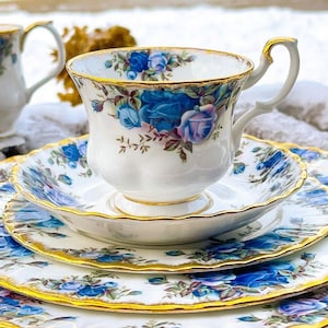 62 Piece Moonlight Rose Dinner for 8 People, Vintage Royal Albert