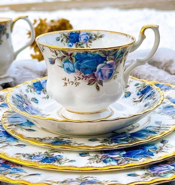 20 Piece Moonlight Rose Dinner for 4 People, Vintage Royal Albert