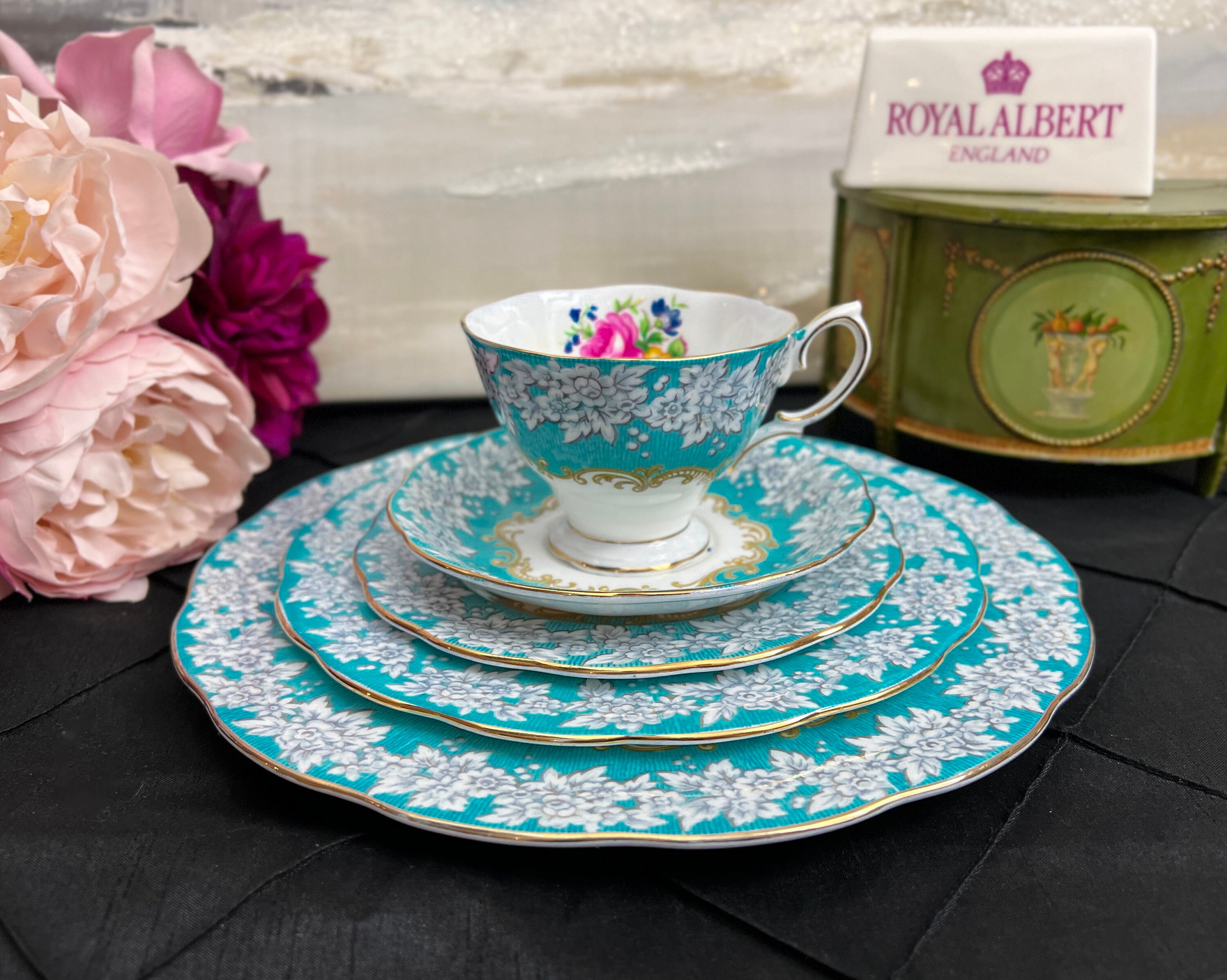 Vintage Royal Albert Enchantment Dinnerware Set for 8: 64 Piece