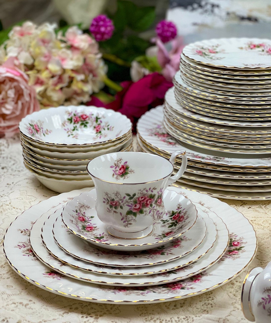 Vintage Royal Albert Lavender Rose 5 Piece Place Setting and 20