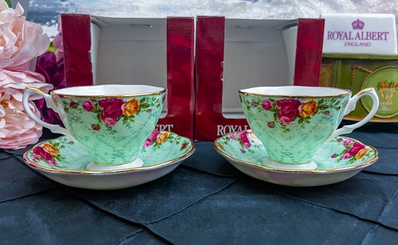 UNUSED Royal Albert Chintz Peppermint Damask Teacup Set in