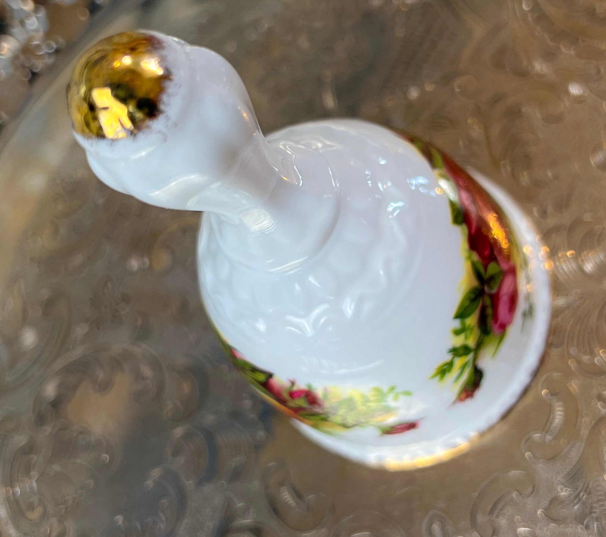 1962 Royal Albert Old Country Roses bibelot cloche pour dîner avec cachet original au dos, porcelaine anglaise