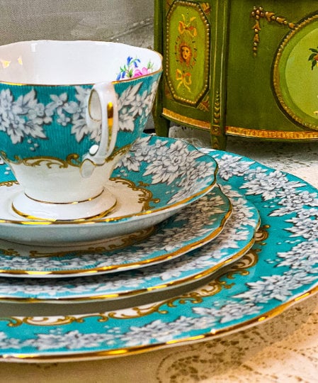 Vintage Royal Albert Enchantment Dinnerware Set for 8: 64 Piece