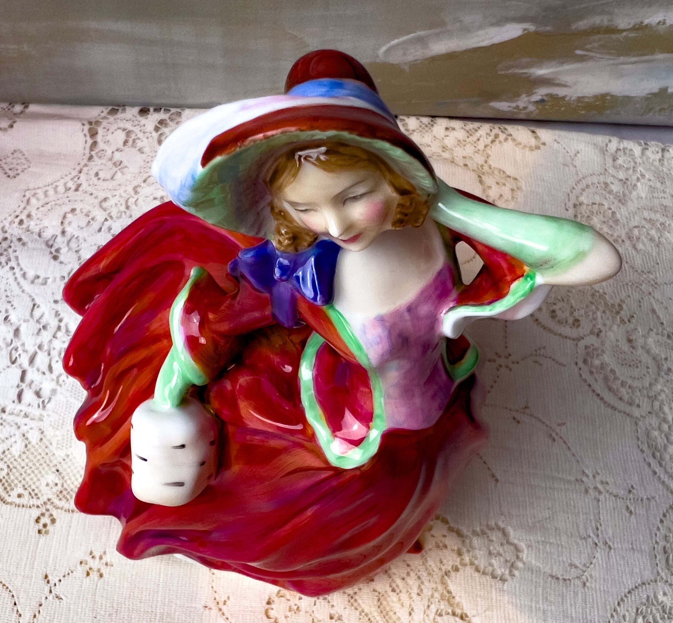   ロイヤルドルトンHN1934 Royal Doulton Autumn Breezes HN1934 Figurine | Missing Pieces